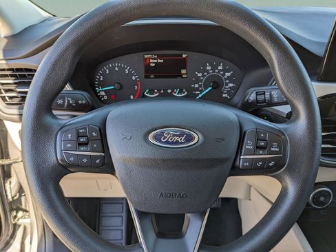 Used 2022 Ford Escape SE image 38