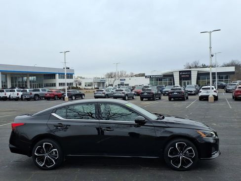 Used 2024 Nissan Altima 2.5 SR image 8