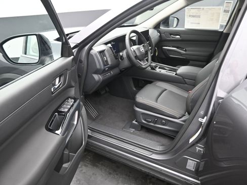 New 2026 Nissan Pathfinder SL FWD image 10