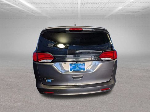 Used 2022 Chrysler Voyager LX FWD image 5