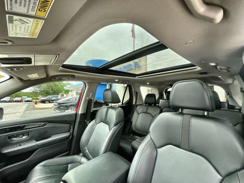 Used 2025 Honda Pilot Touring image 16
