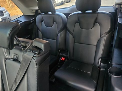Used 2021 Volvo XC90 T5 Momentum w/ Climate Package image 18