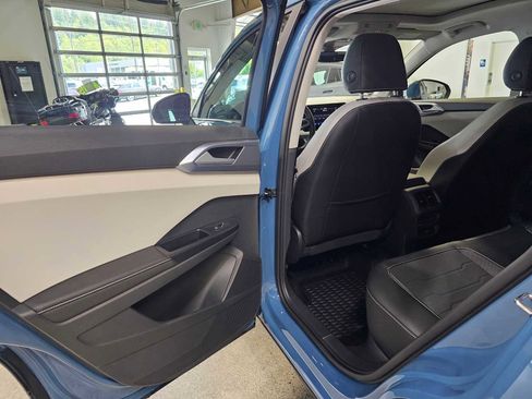 New 2025 Volkswagen Taos SE image 15