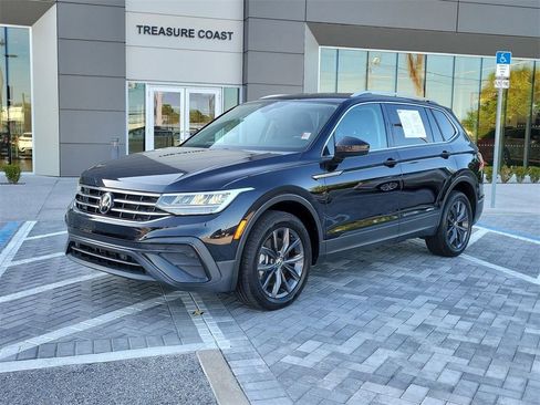 Used 2022 Volkswagen Tiguan SE image 1