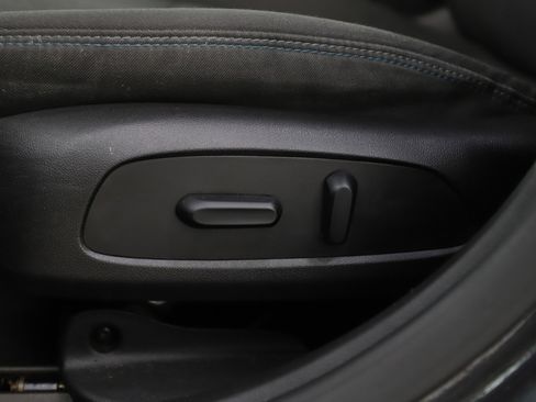 Used 2017 Chevrolet Cruze LT w/ Convenience Package image 26