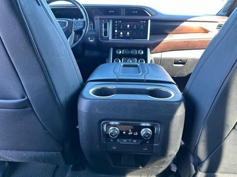 Used 2022 GMC Yukon Denali w/ Advanced Technology Package AWD/4WD image 27