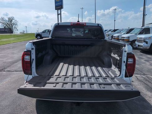 Used 2025 GMC Canyon AT4 w/ AT4 Premium Package AWD/4WD image 10
