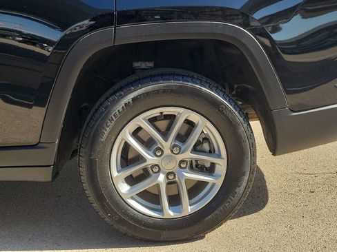 Used 2025 Jeep Grand Cherokee L Laredo AWD/4WD image 12