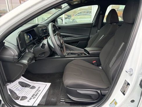 Used 2025 Hyundai Elantra Sport image 10