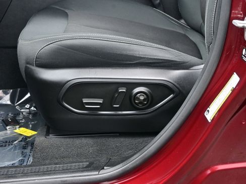 Used 2023 Jeep Grand Cherokee L Laredo image 12