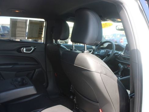 Used 2025 Jeep Compass Trailhawk AWD/4WD image 32