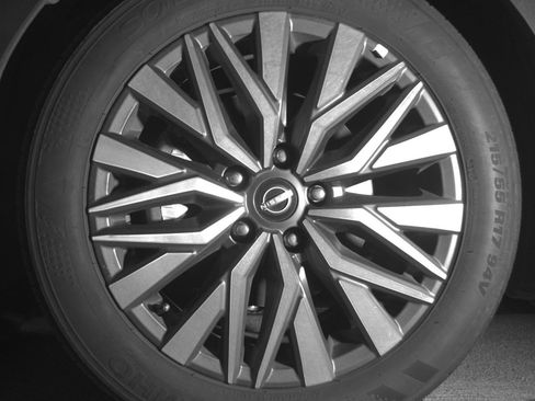 Used 2025 Nissan Altima 2.5 SV image 12