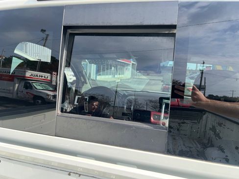 Used 2017 Nissan Titan SV image 24