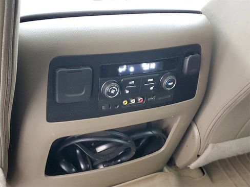 Used 2016 Chevrolet Suburban LT image 13