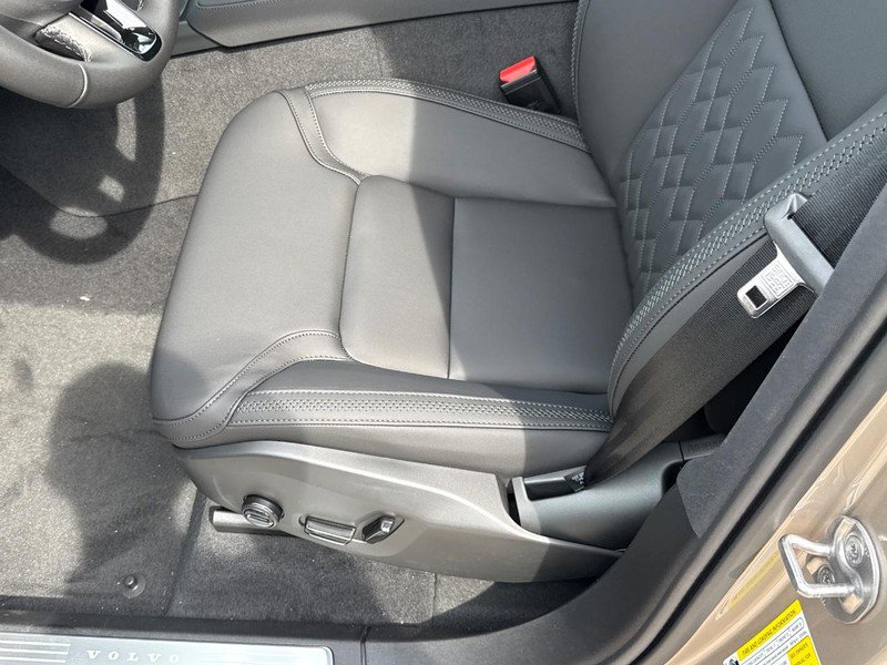 New 2027 Volvo XC90 B6 Plus AWD/4WD image 13