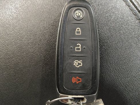 Used 2019 Ford Taurus Limited FWD image 32