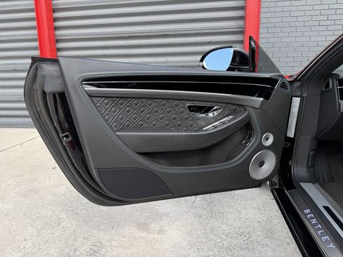 Used 2021 Bentley Continental GT image 13