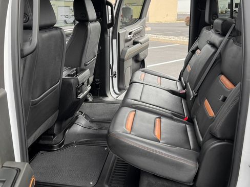 Used 2024 GMC Sierra 1500 AT4 image 17