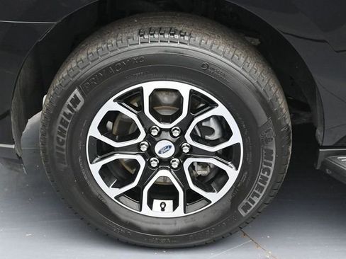 Used 2024 Ford Expedition XLT AWD/4WD image 7