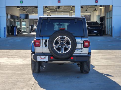Used 2018 Jeep Wrangler Unlimited Sahara image 8