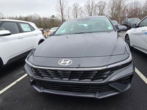 New 2026 Hyundai Elantra Limited image 2