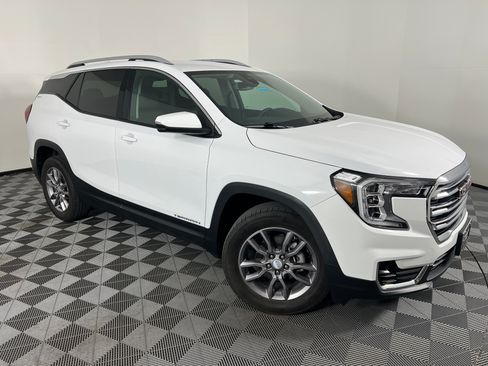 Used 2023 GMC Terrain SLT AWD/4WD image 2
