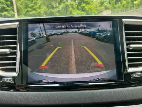 Used 2024 Chrysler Pacifica Touring-L FWD image 20