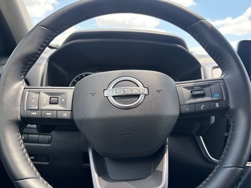 Used 2025 Nissan Rogue SV AWD/4WD image 30