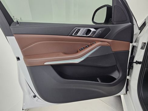 Used 2023 BMW X5 xDrive40i w/ M Sport Package image 11