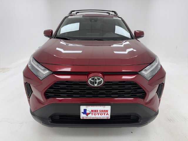 Used 2022 Toyota RAV4 XLE w/ Convenience Package FWD image 3