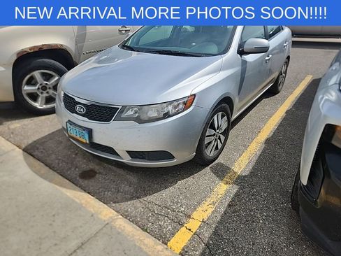 Used 2013 Kia Forte EX w/ Premium Pkg FWD image 2
