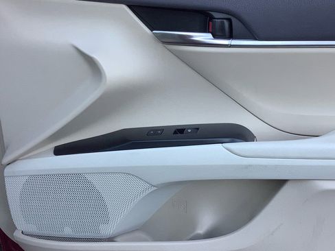 Used 2020 Toyota Camry LE image 15