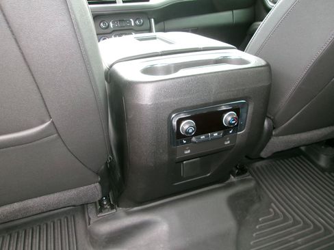 Used 2022 Chevrolet Suburban Z71 w/ Luxury Package AWD/4WD image 13
