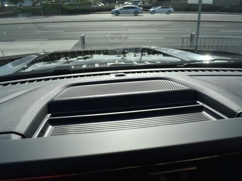 Used 2025 Ford F350 Lariat w/ FX4 Off-Road Package image 27