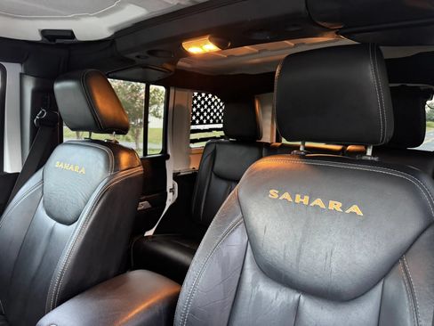 Used 2015 Jeep Wrangler Unlimited Sahara w/ Dual Top Group AWD/4WD image 15