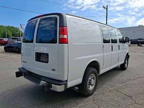Used 2025 Chevrolet Express 2500 w/ Driver Convenience Package RWD image 7