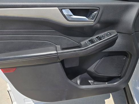 Used 2022 Ford Escape SEL image 32