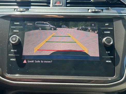 Used 2018 Volkswagen Tiguan SE w/ Panoramic Sunroof Package image 26