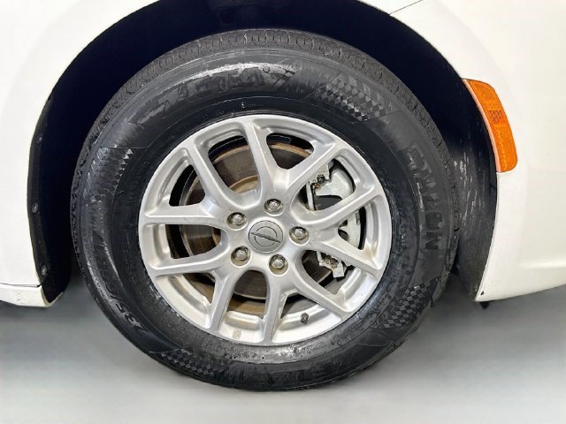 Used 2022 Chrysler Pacifica Touring-L FWD image 31
