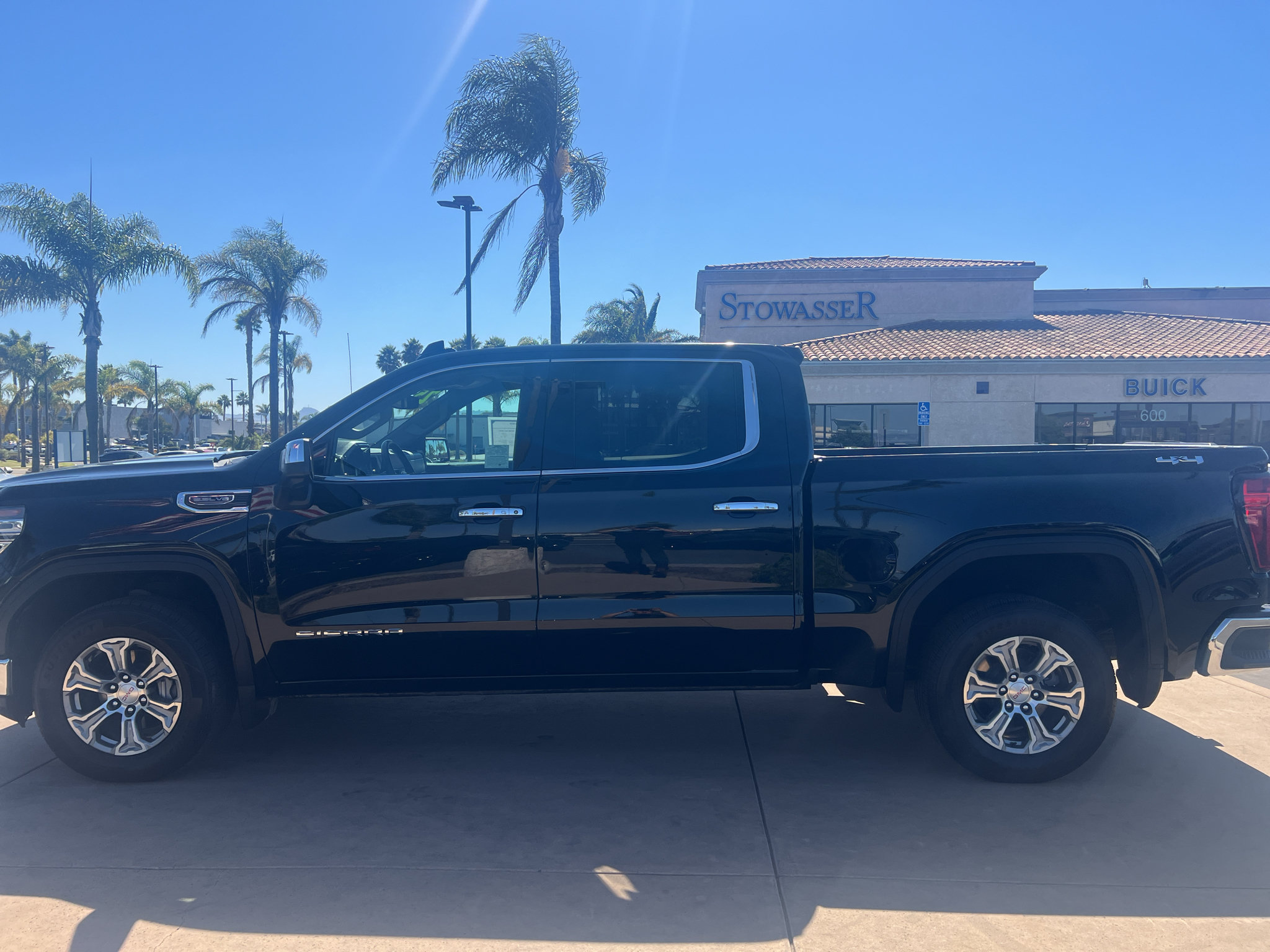 Used 2025 GMC Sierra 1500 SLT AWD/4WD image 8