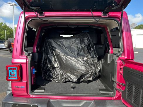 Used 2022 Jeep Wrangler Unlimited Rubicon 4xe w/ Cold Weather Group AWD/4WD image 5