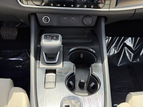 Used 2021 Nissan Rogue SV w/ Premium Package image 17