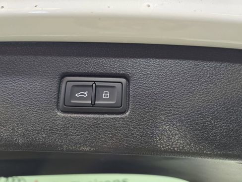 Used 2023 Audi SQ7 Prestige AWD/4WD image 16