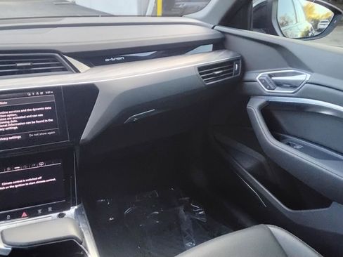 Used 2023 Audi e-tron Premium Plus w/ Premium Plus Package image 23