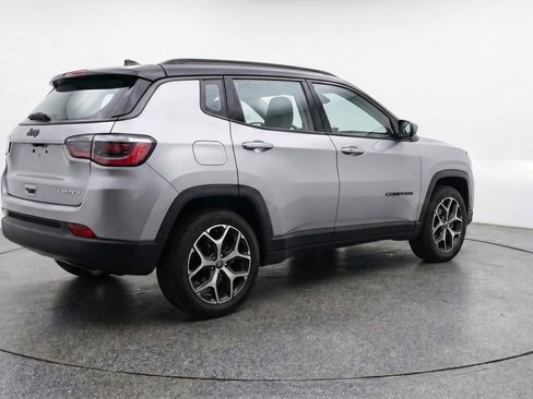 Used 2025 Jeep Compass Limited AWD/4WD image 9