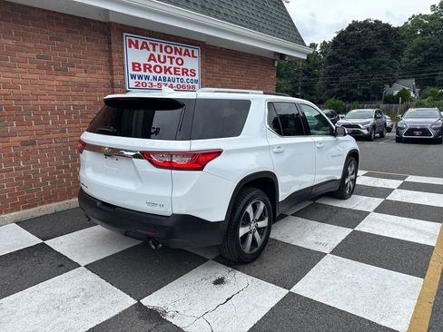 Used 2018 Chevrolet Traverse LT AWD/4WD image 3