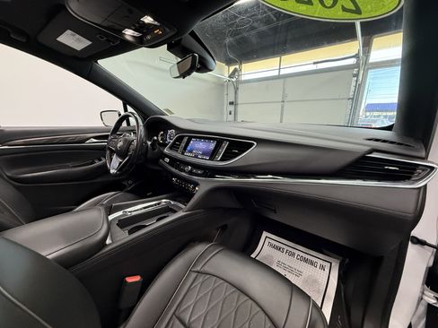 Used 2023 Buick Enclave Avenir image 26