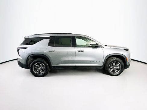 Used 2025 Chevrolet Traverse LT image 10