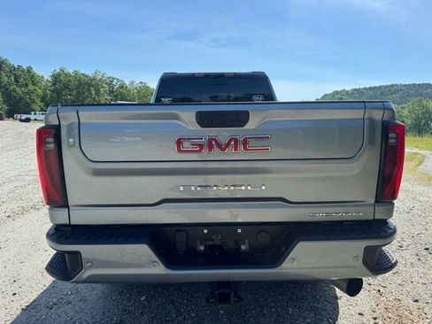 Used 2024 GMC Sierra 3500 Denali w/ Technology Package AWD/4WD image 7