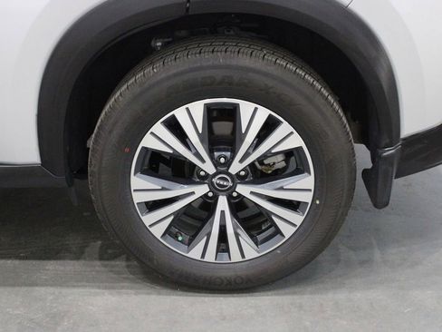 Used 2022 Nissan Rogue SV image 42